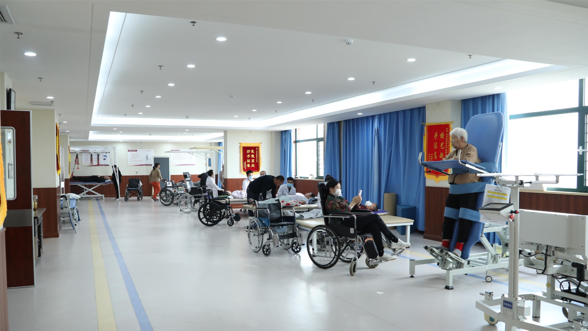 成都养老院一暄康养打造没有“围墙”的开放型复合型养老服务机构(图1)