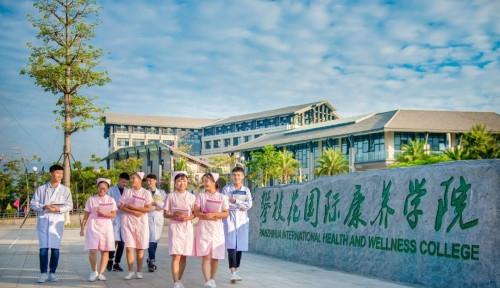 康养城市的咸宁样板 10万护理人才将从这走出(图1)