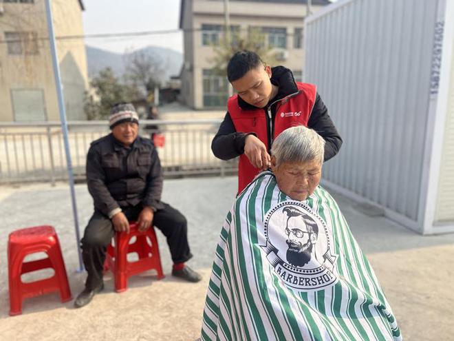 湖北移动云端织就“智慧网”守护空巢老人安全线(图1)