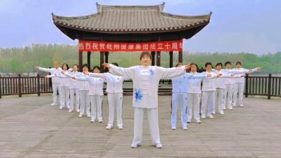 90%老人选择居家养老乾翔健康强调社区康养服务紧迫性(图2)