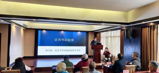 花海徒步+专业康养这群平均年龄70+的老人玩嗨了！(图3)