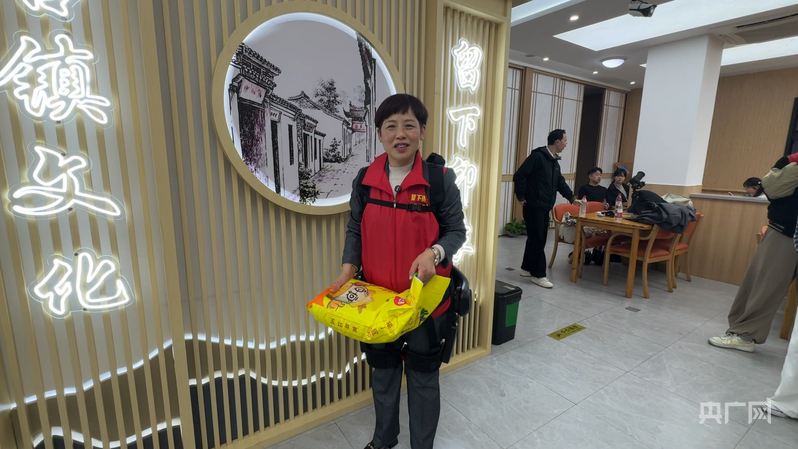 爬楼拿捏 看外骨骼“黑科技”助力智慧养老(图2)