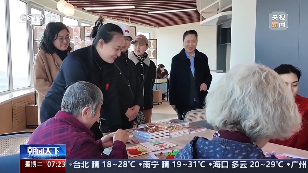 奋斗在春天里丨“吃住行游”一站式康养 银发族爱上“候鸟式”旅居(图1)