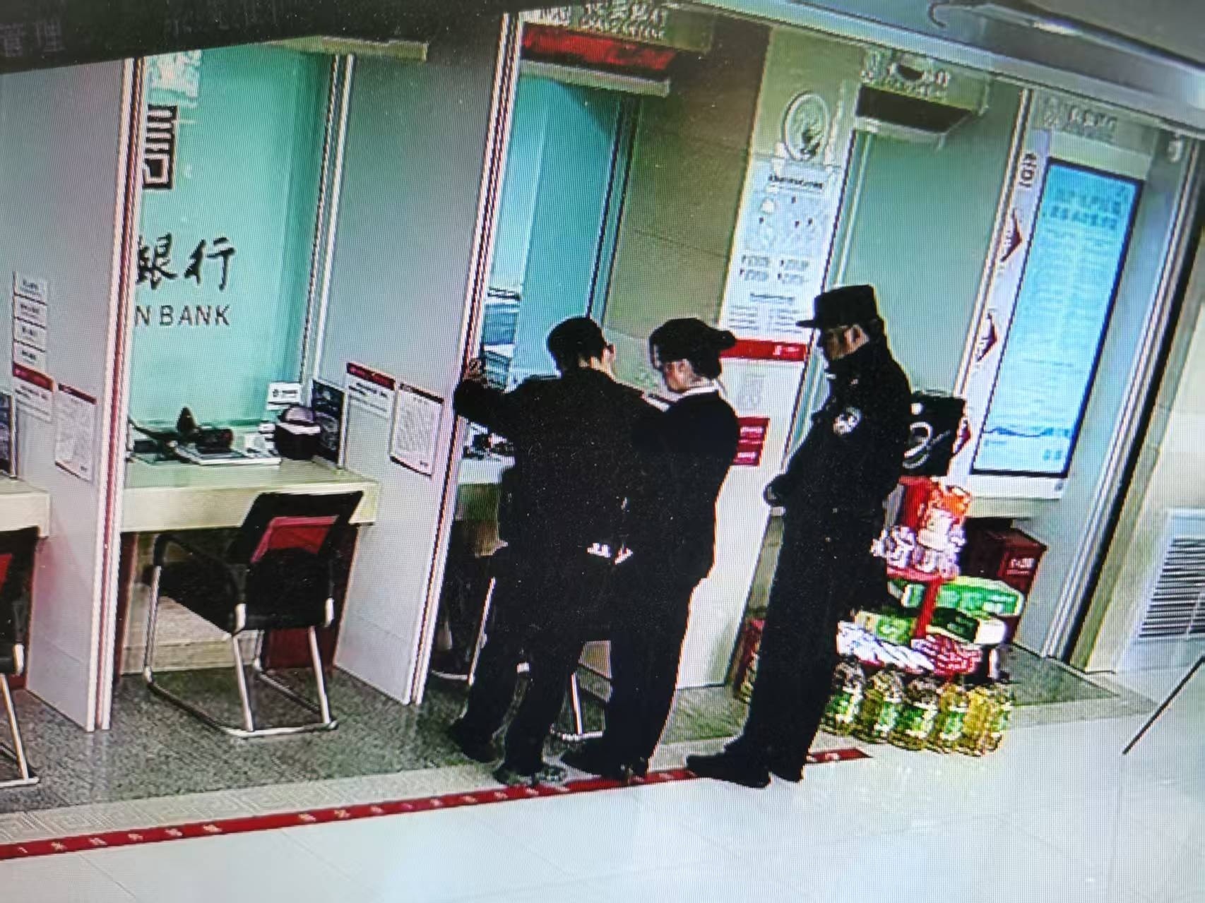 长安银行筑牢反诈防火墙 智勇双全守护“银发族”养老钱(图3)