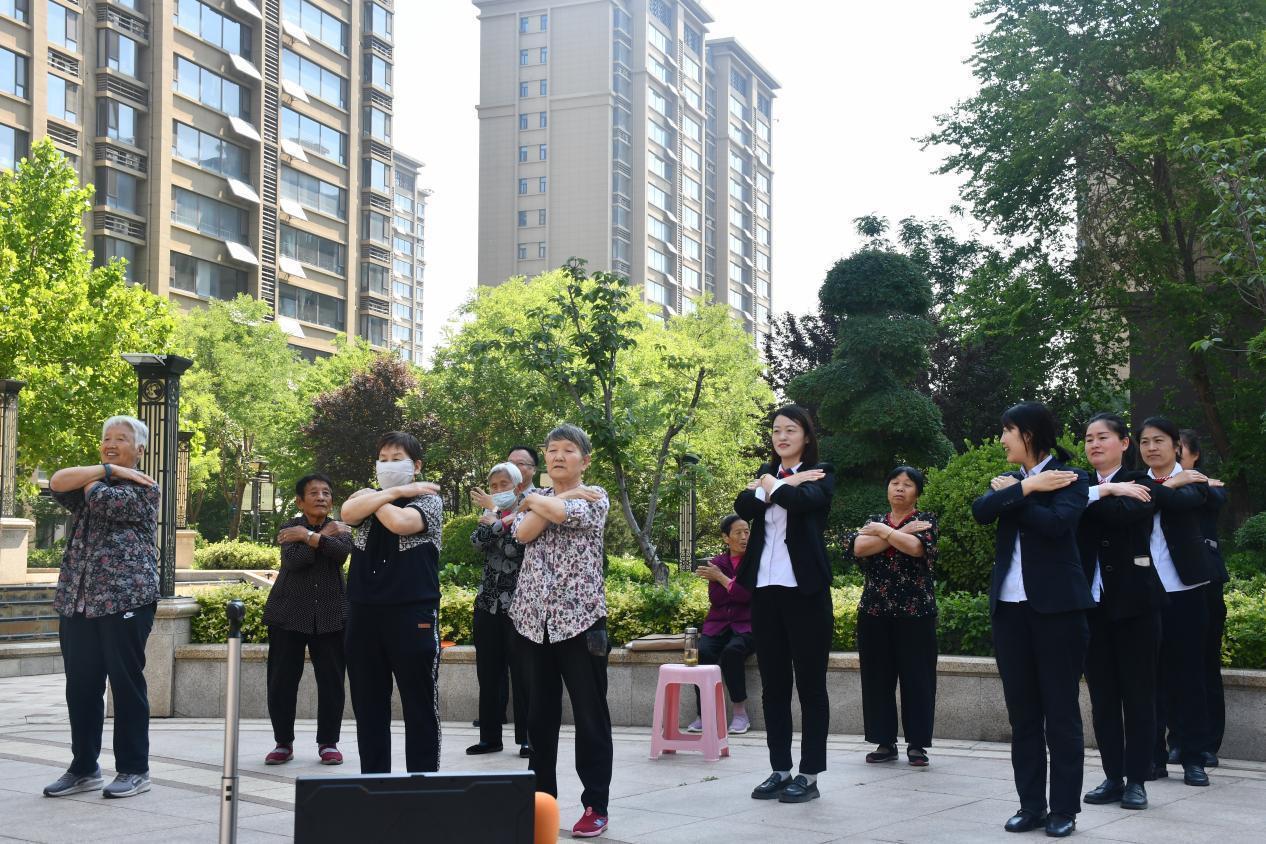 聊城市老年体协康养医疗保健专委会会员单位走进润景苑小区开展义诊活动(图3)