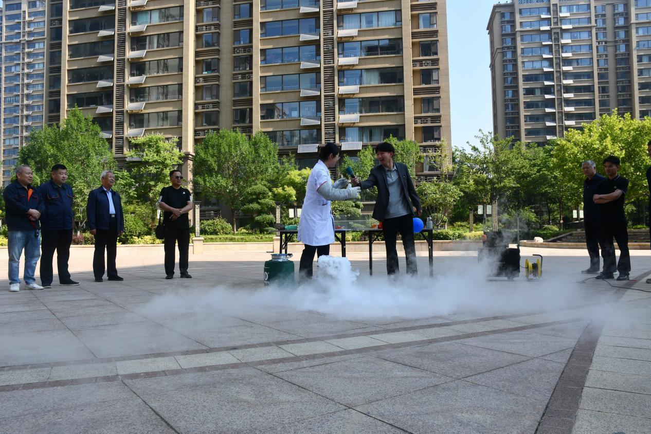 聊城市老年体协康养医疗保健专委会会员单位走进润景苑小区开展义诊活动(图4)