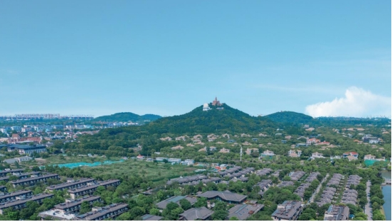 阳光人家·佘山荣膺“上海银发经济百大品牌”树立康养行业新标杆(图2)