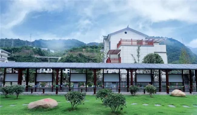 乾翔：服务筑基筑牢社区康养新防线(图1)