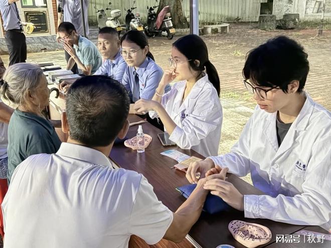 广东医科大学药香康养联盟队开展中医药文化推广与便民服务(图4)