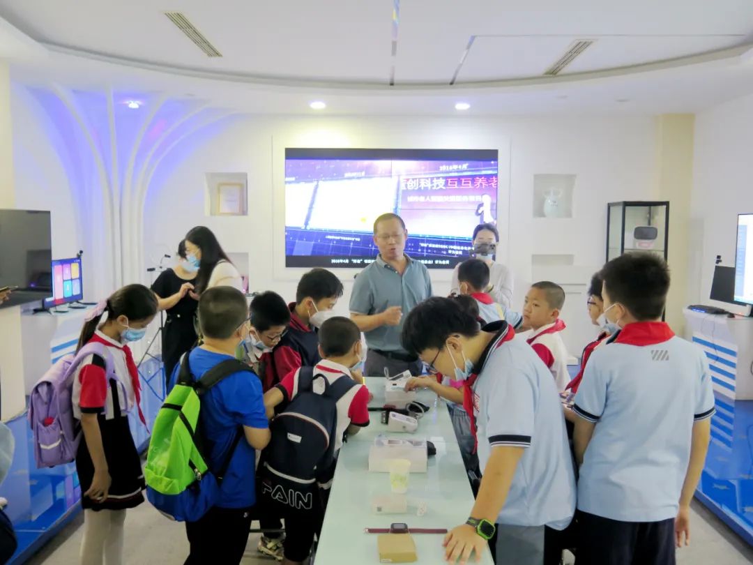 成都旅游公司口碑揭秘：专业测评团队严选8家家庭游客必看选择指南(图1)