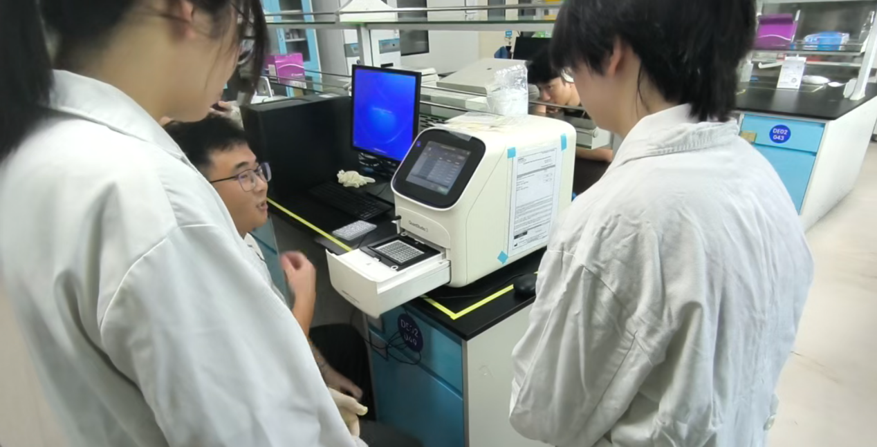 AI智能助力康养科研青岛大学“肠龄解码”创新创业实践团开展暑期实践活动_山东_大众网(图2)