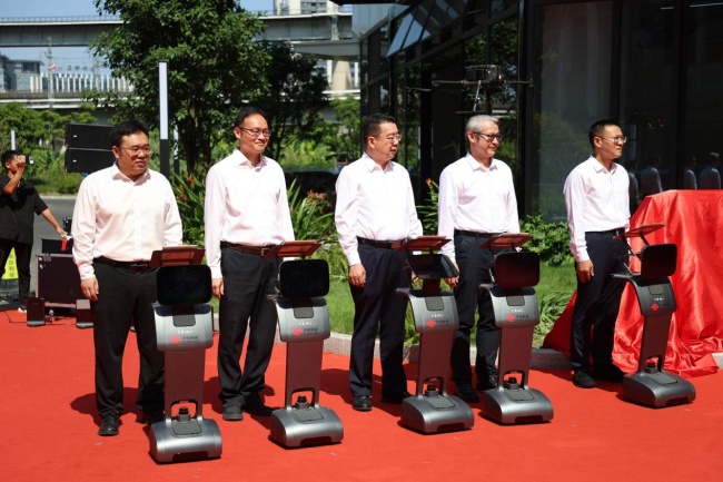 广东省工业机器人与智能家居应用赋能中心揭牌白太白AI医疗康养项目亮相(图5)